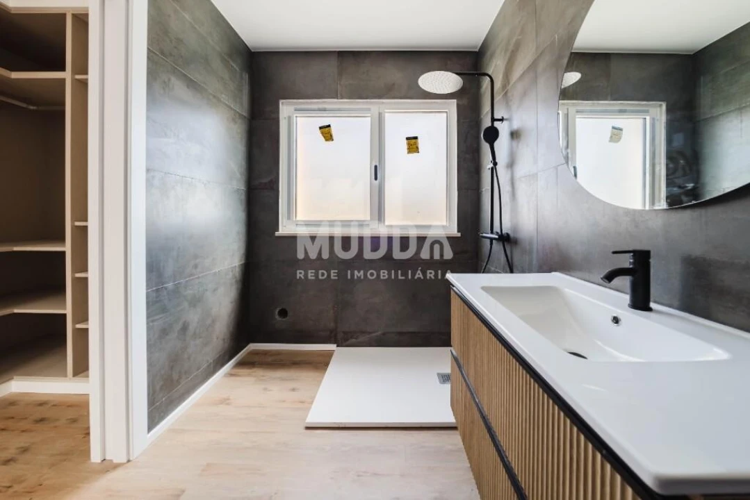 Moradia T4 para Venda em Santa Maria, São Pedro e Sobral da Lagoa Foto 31