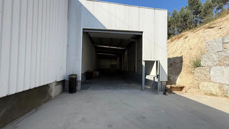 Armazém para Arrendamento em Nespereira