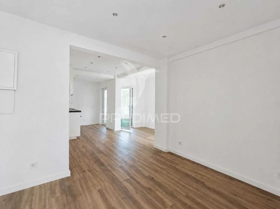 Apartamento T2 para Venda em Queluz e Belas Foto 2