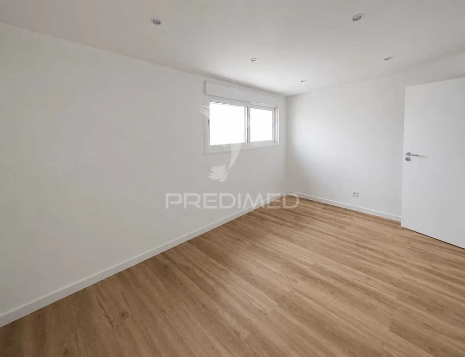 Apartamento T2 para Venda em Queluz e Belas Foto 4