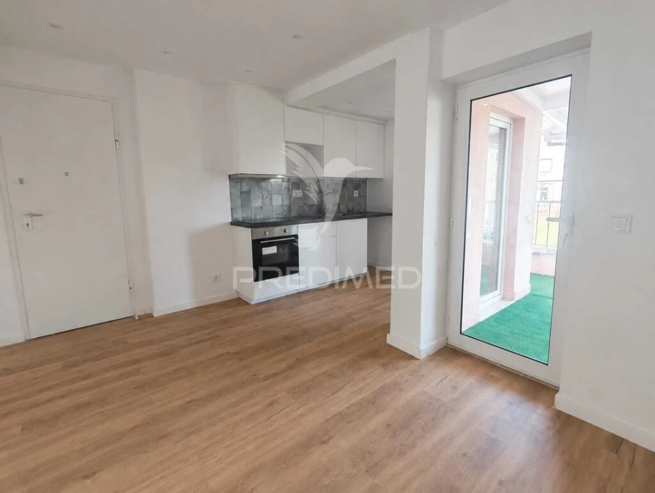 Apartamento T2 para Venda em Queluz e Belas Foto 1