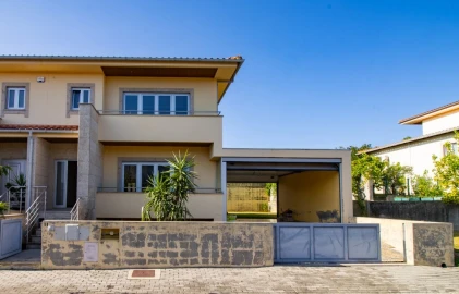 Moradia T3 para Venda em Amares e Figueiredo