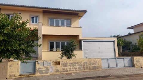 Moradia T3 para Venda em Amares e Figueiredo