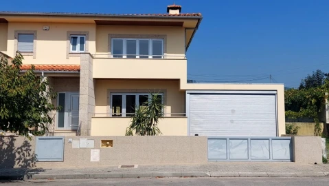 Moradia T3 para Venda em Amares e Figueiredo