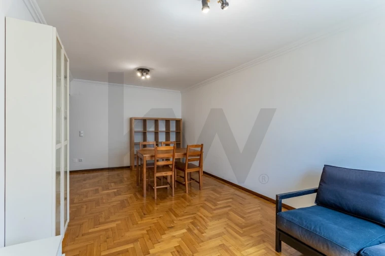Apartamento T2 para Arrendamento em São Domingos de Benfica Foto 4