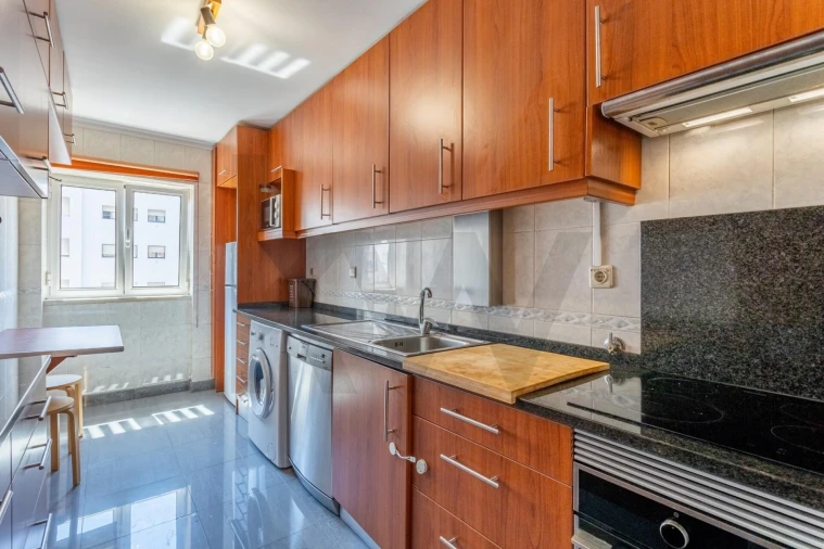 Apartamento T2 para Arrendamento em São Domingos de Benfica Foto 8