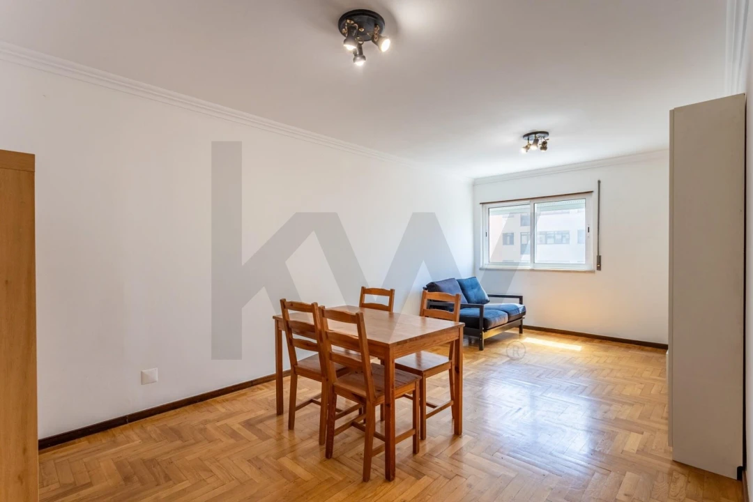 Apartamento T2 para Arrendamento em São Domingos de Benfica Foto 5