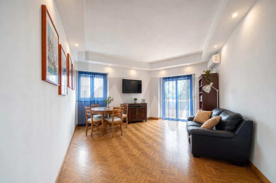 Apartamento T2 para Venda em Alvalade Foto 1