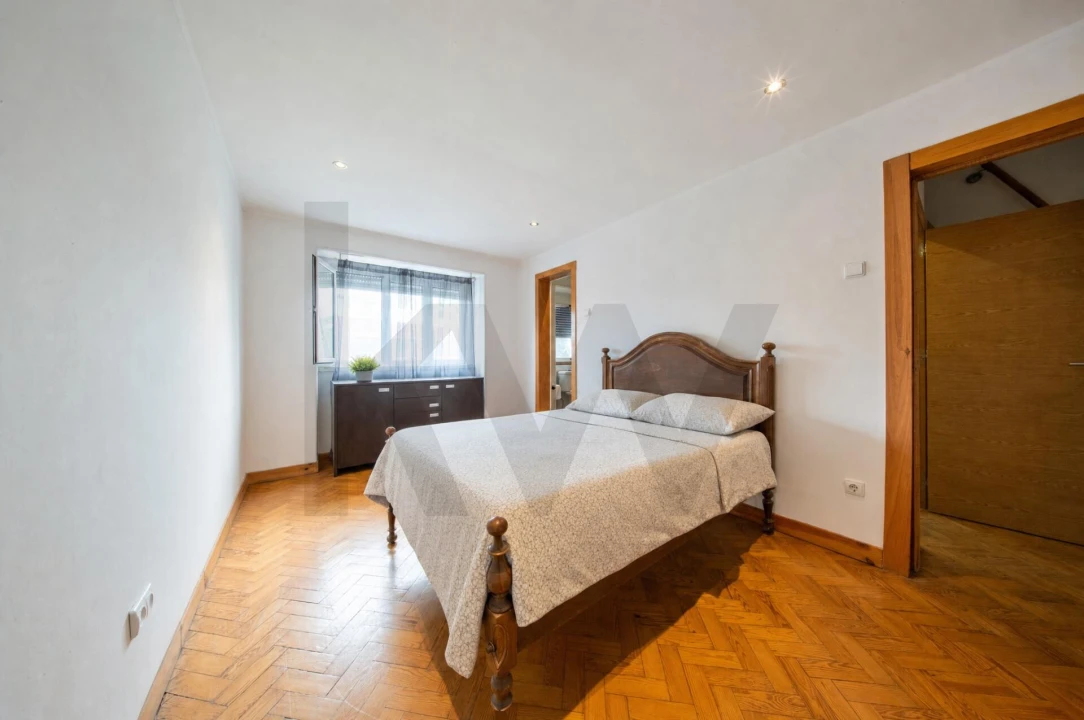 Apartamento T2 para Venda em Alvalade Foto 10