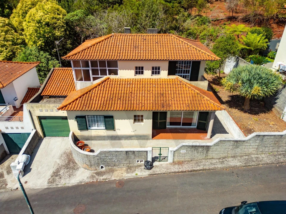 Moradia T3 para Venda em Camacha Foto 1