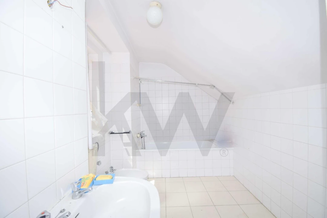 Apartamento T3 para Venda em Campo de Ourique Foto 8