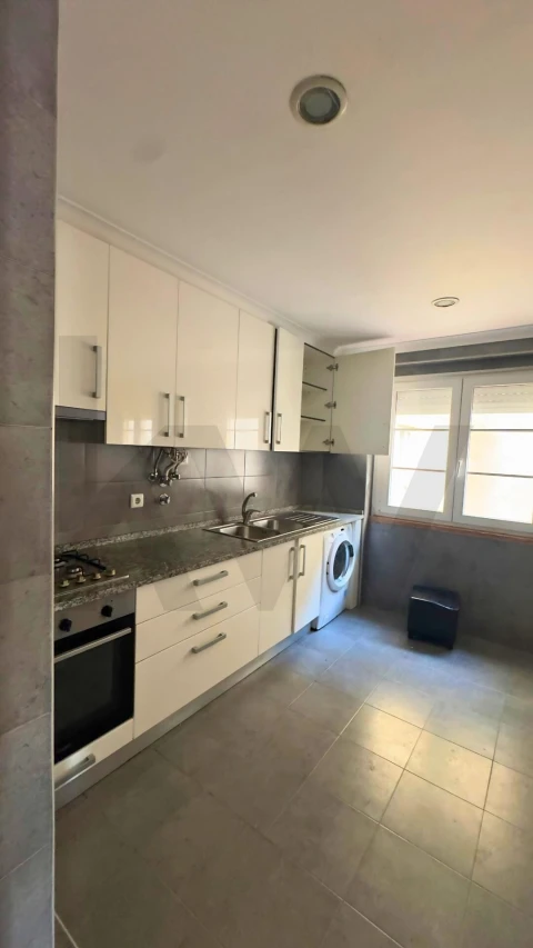 Apartamento T2 para Arrendamento em Avenidas Novas