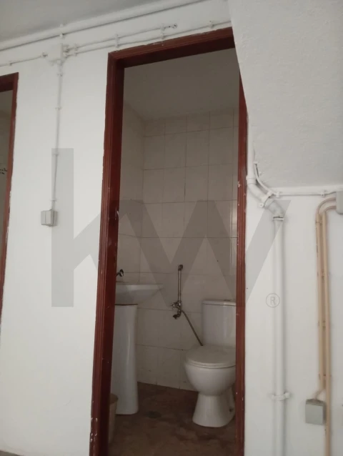 Loja para Arrendamento em Casal de Cambra