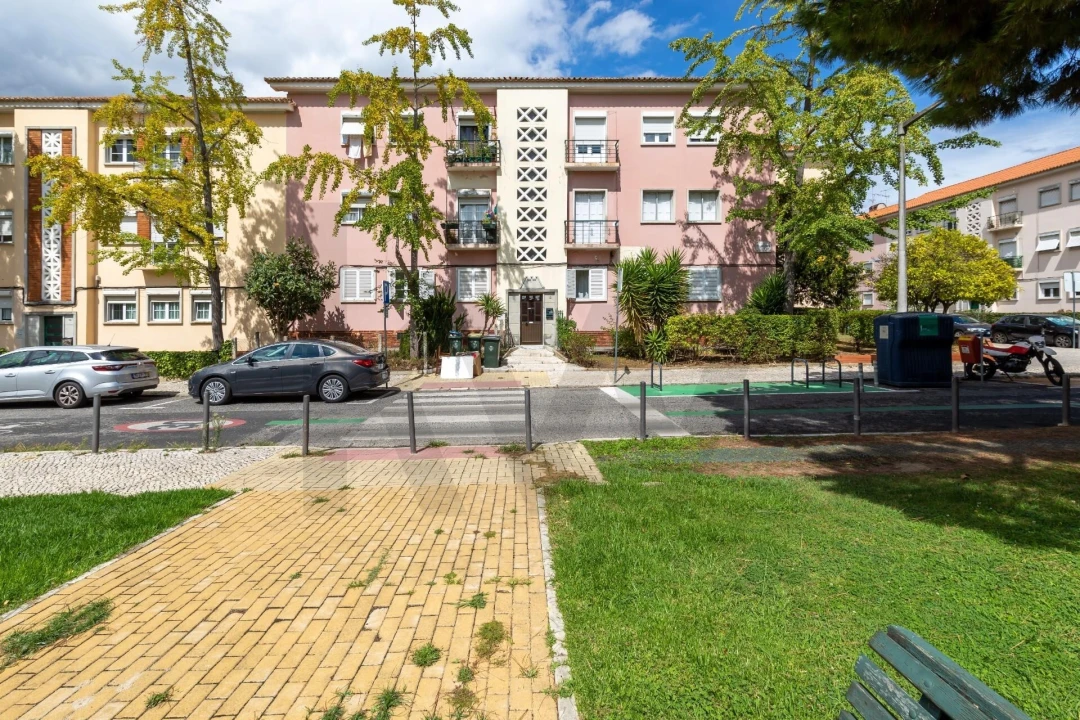 Apartamento T3 para Arrendamento em Alvalade Foto 23
