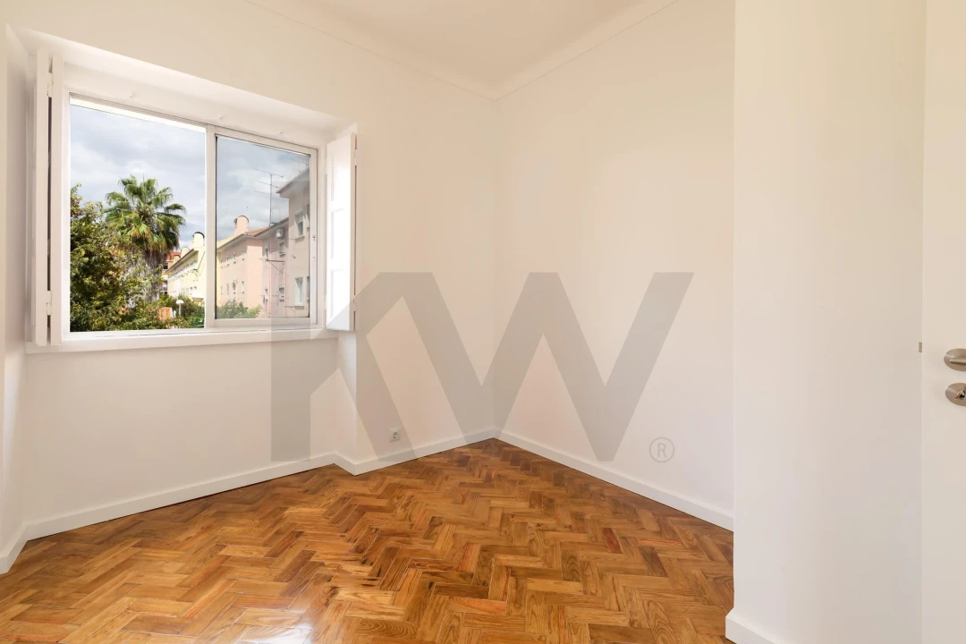 Apartamento T3 para Arrendamento em Alvalade Foto 18