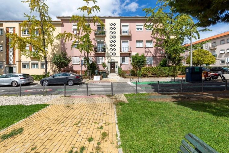 Apartamento T3 para Arrendamento em Alvalade Foto 23