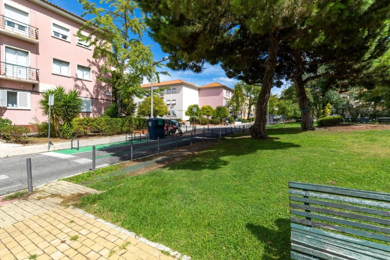 Apartamento T3 para Arrendamento em Alvalade Foto 24