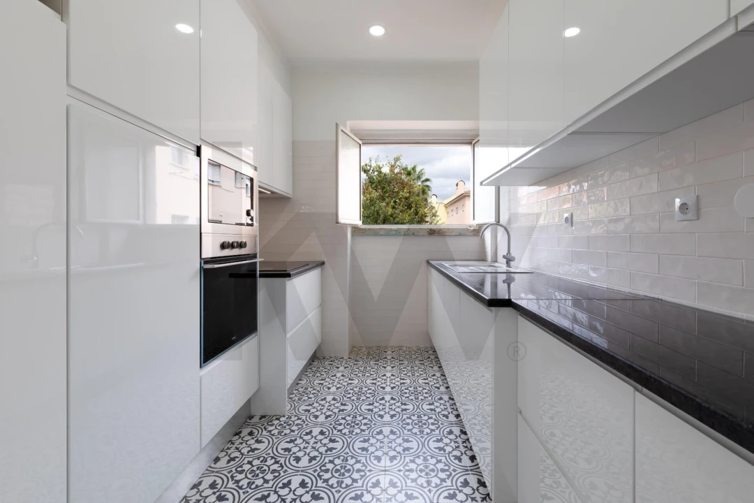 Apartamento T3 para Arrendamento em Alvalade Foto 9