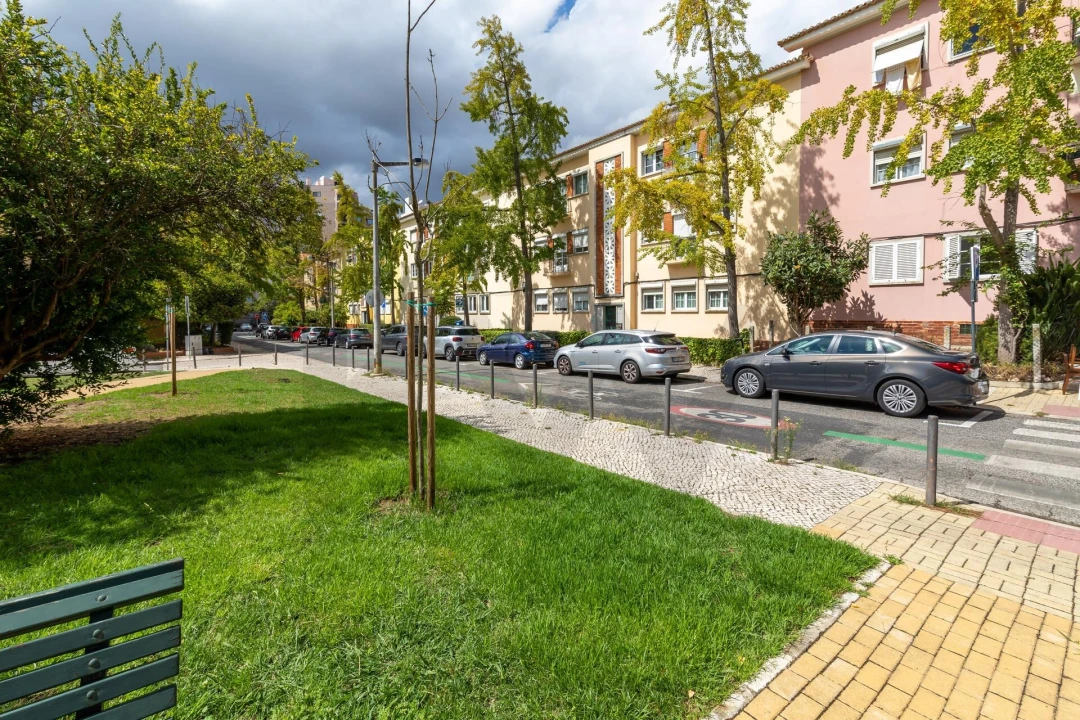 Apartamento T3 para Arrendamento em Alvalade Foto 25