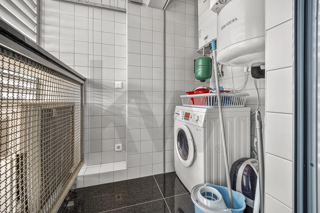 Apartamento T1 para Arrendamento em Alvalade Foto 9