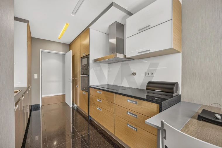 Apartamento T1 para Arrendamento em Alvalade Foto 6