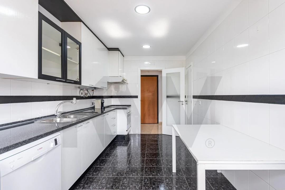 Apartamento T2 para Venda em Queluz e Belas Foto 4