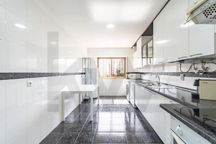 Apartamento T2 para Venda em Queluz e Belas Foto 2