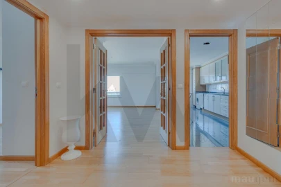Apartamento T3 para Venda em Sacavém e Prior Velho