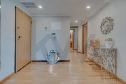 Apartamento T3 para Venda em Sacavém e Prior Velho