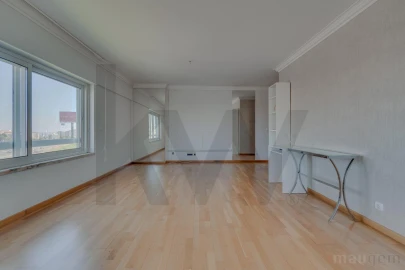 Apartamento T3 para Venda em Sacavém e Prior Velho