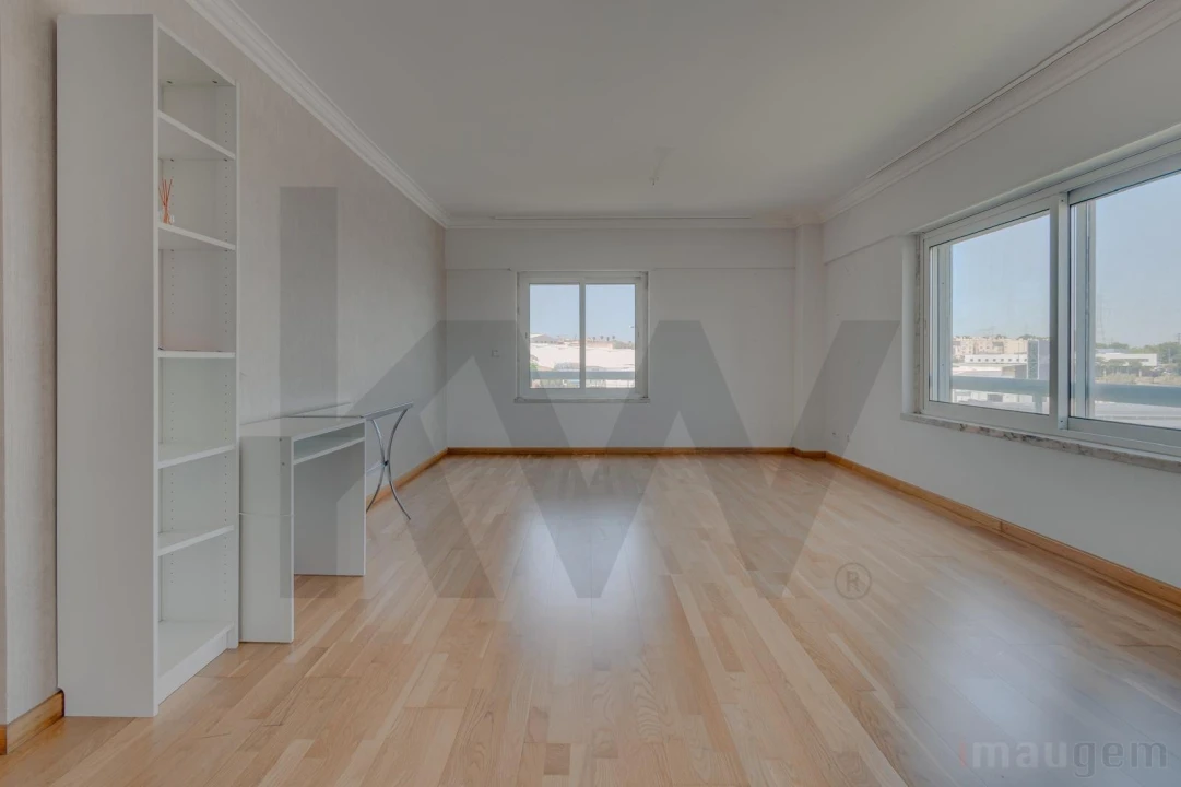 Apartamento T3 para Venda em Sacavém e Prior Velho Foto 9