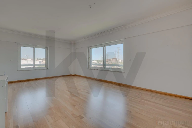 Apartamento T3 para Venda em Sacavém e Prior Velho Foto 10