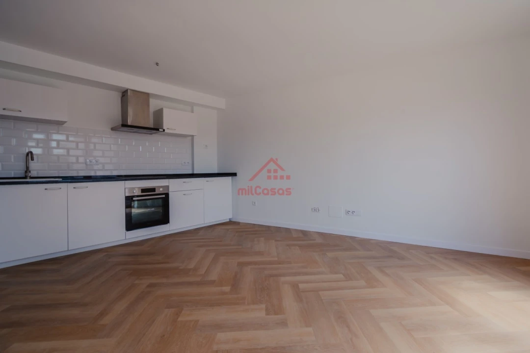Apartamento T1 para Venda em Azueira e Sobral da Abelheira Foto 4