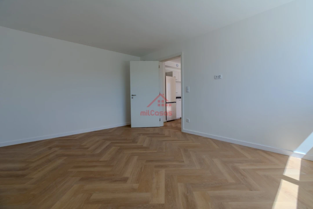 Apartamento T1 para Venda em Azueira e Sobral da Abelheira Foto 8
