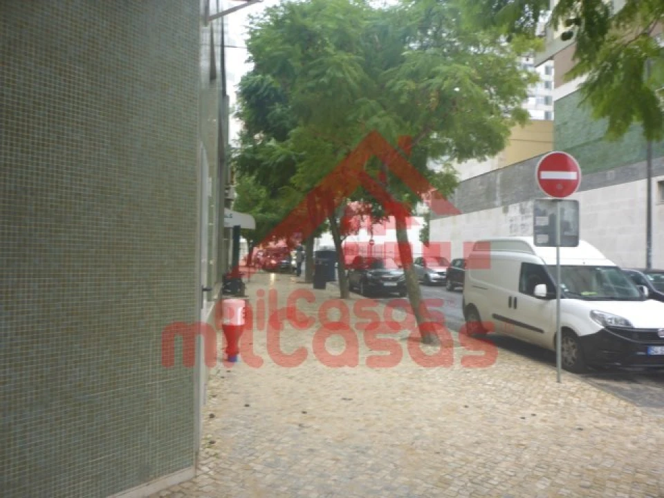 Loja para Arrendamento em Lumiar Foto 18