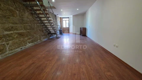 Moradia T3 para Arrendamento em Paranhos