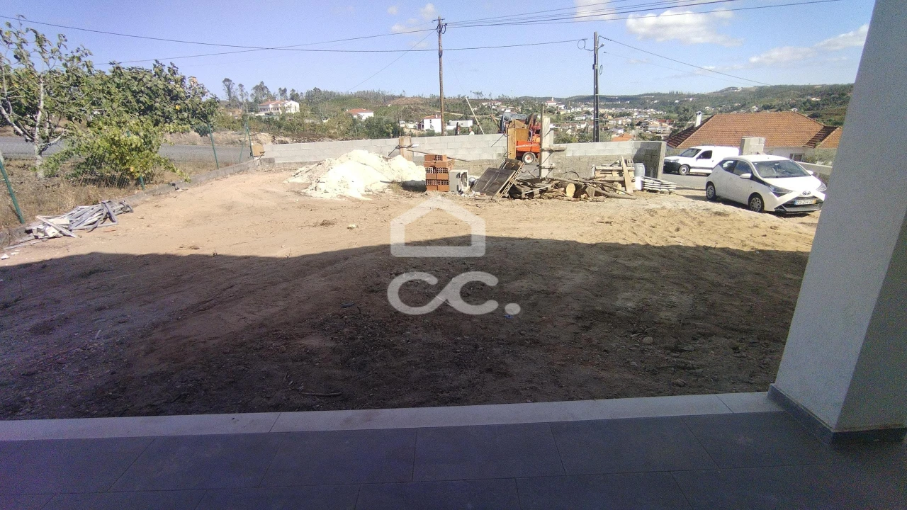 Moradia T3 para Venda em Colmeias e Memória Foto 2