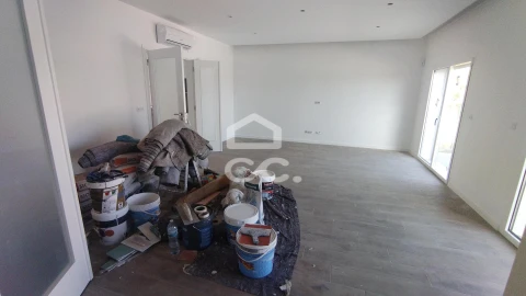Moradia T3 para Venda em Colmeias e Memória