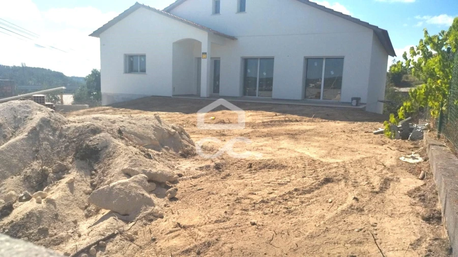 Moradia T3 para Venda em Colmeias e Memória Foto 15