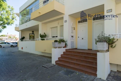 Moradia T3 para Venda em Quarteira