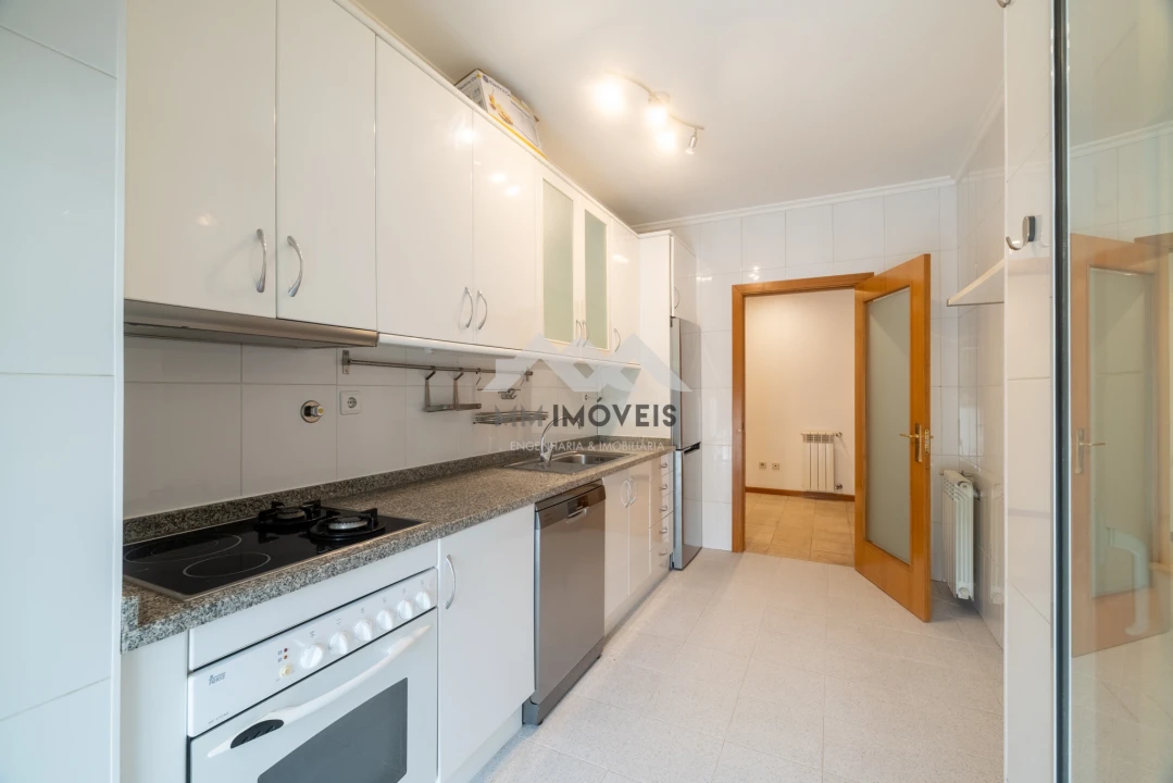 Apartamento T2 para Venda em Castêlo da Maia Foto 13