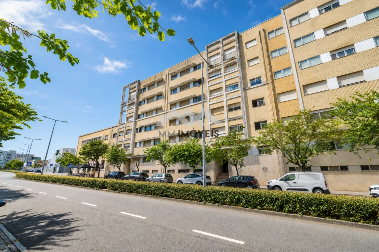 Apartamento T2 para Venda em Castêlo da Maia Foto 4