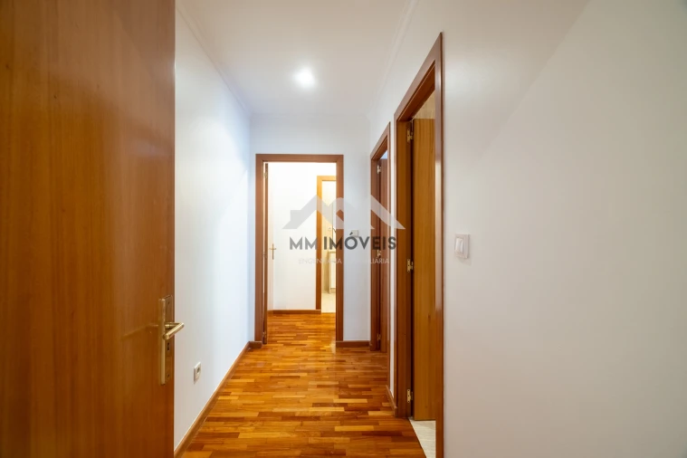 Apartamento T2 para Venda em Castêlo da Maia Foto 24