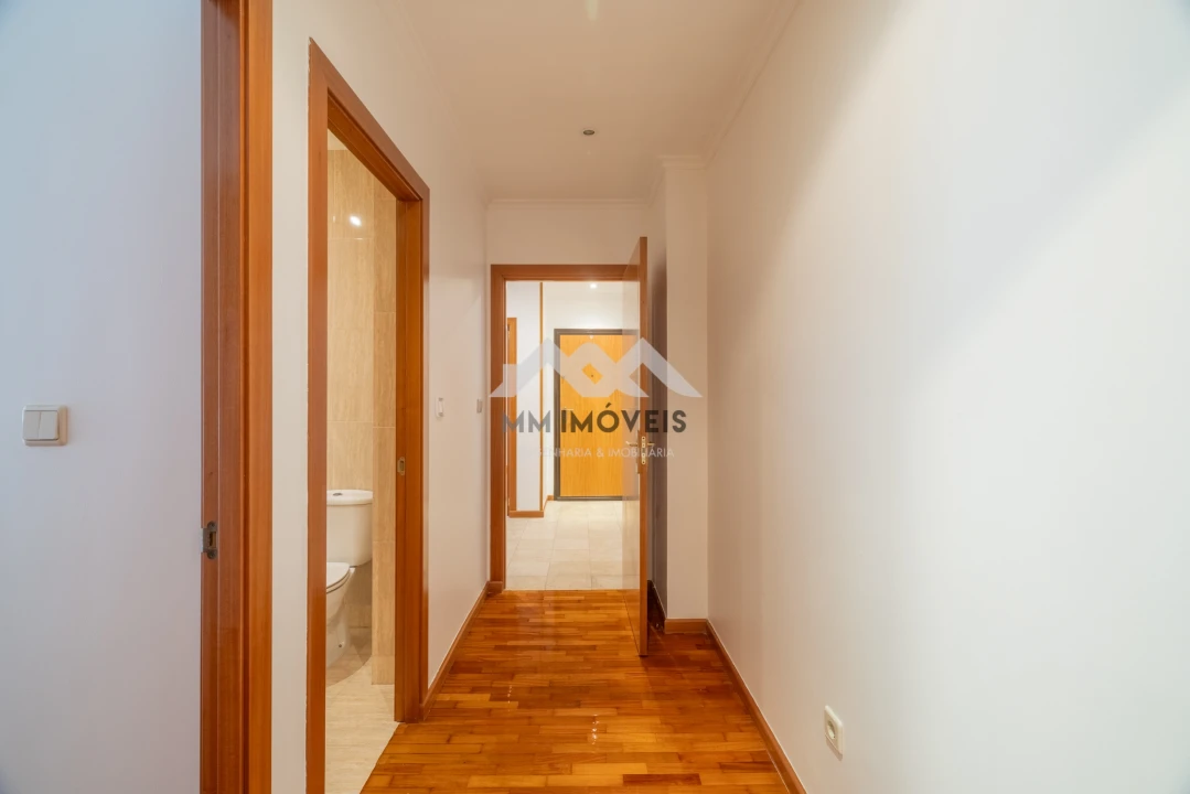 Apartamento T2 para Venda em Castêlo da Maia Foto 5