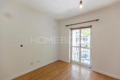 Apartamento T1 para Arrendamento em Agualva e Mira-Sintra