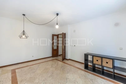 Apartamento T1 para Arrendamento em Agualva e Mira-Sintra