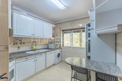 Apartamento T1 para Arrendamento em Agualva e Mira-Sintra