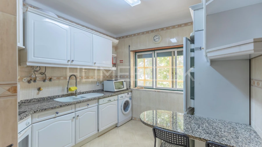 Apartamento T1 para Arrendamento em Agualva e Mira-Sintra