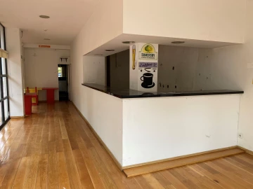 Negócio para Arrendamento em Santo Antonio dos Olivais