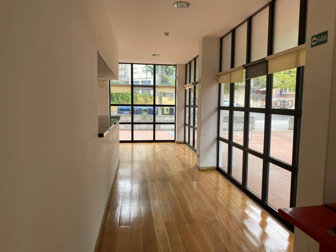 Negócio para Arrendamento em Santo Antonio dos Olivais Foto 4